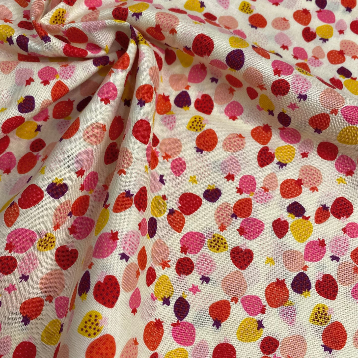 Little Pocket Strawberries in Cream | Sevenberry | 100% Cotton