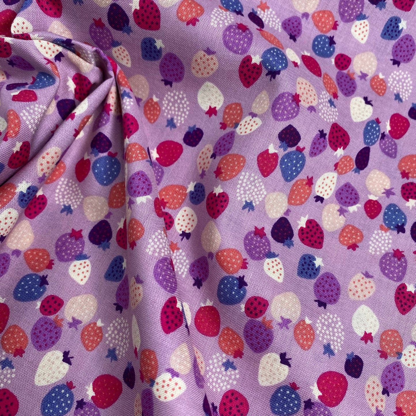 Little Pocket Strawberries in Lavender | Sevenberry | 100% Cotton